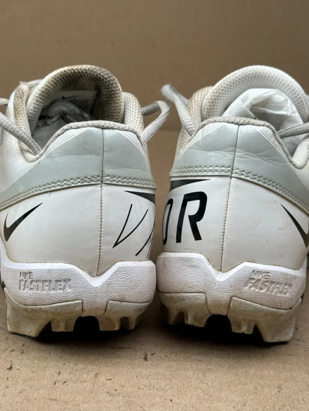 Nike Men 7 White Black Vapor Fastflex Molded Football Cleats DQ5114-100 damage